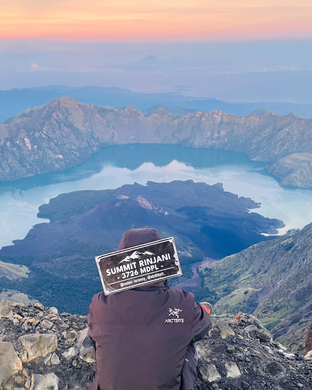 Mount Rinjani Trekking to Summit: 2 Days, 1 Night via Sembalun